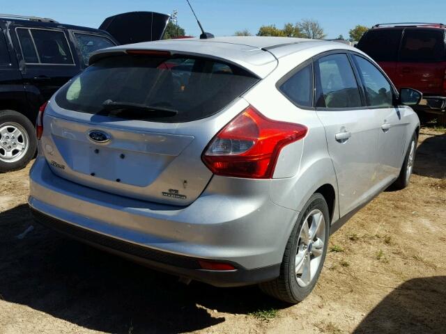 1FADP3K29EL114863 - 2014 FORD FOCUS SE SILVER photo 4