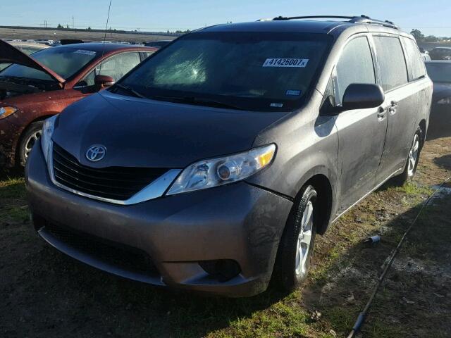 5TDKK3DC1ES424008 - 2014 TOYOTA SIENNA GRAY photo 2