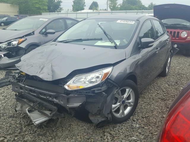 1FADP3K2XEL281944 - 2014 FORD FOCUS SE GRAY photo 2