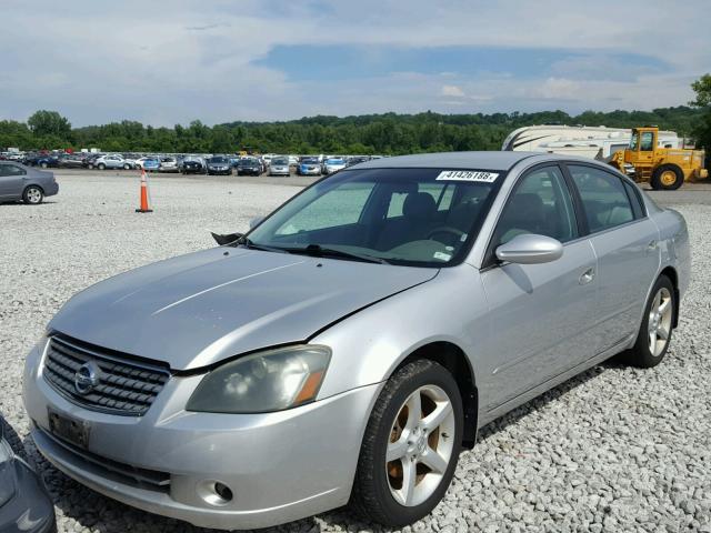 1N4BL11D65C110795 - 2005 NISSAN ALTIMA SE SILVER photo 2