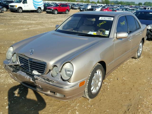 WDBJF65J3YB068928 - 2000 MERCEDES-BENZ E 320 GOLD photo 2