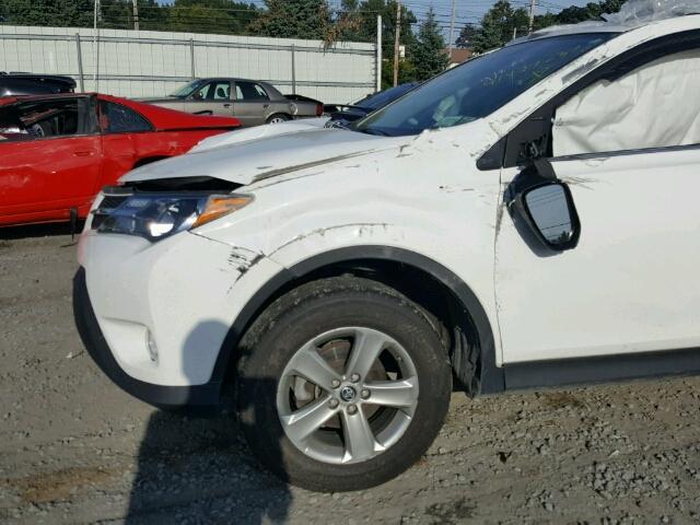 2T3RFREV5FW373795 - 2015 TOYOTA RAV4 XLE WHITE photo 9