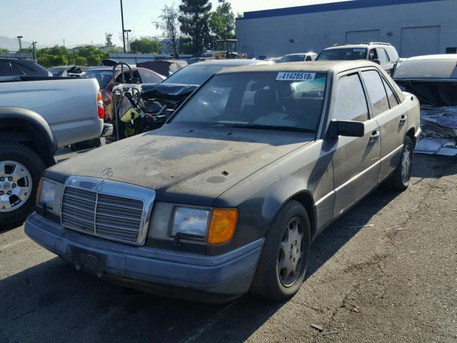 WDBEA34E5NB721466 - 1992 MERCEDES-BENZ 400 E GRAY photo 2