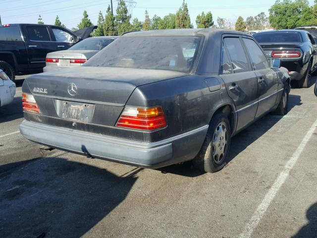 WDBEA34E5NB721466 - 1992 MERCEDES-BENZ 400 E GRAY photo 4