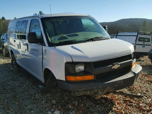 1GCGG25C281155101 - 2008 CHEVROLET EXPRESS G2 WHITE photo 1