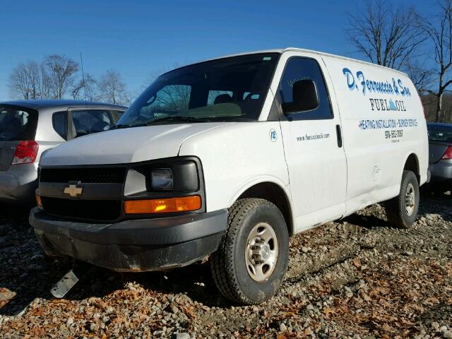 1GCGG25C281155101 - 2008 CHEVROLET EXPRESS G2 WHITE photo 2