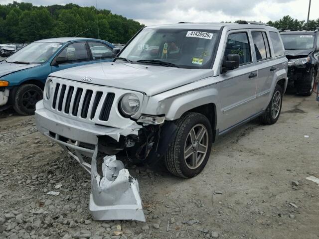 1J8FF48W18D775347 - 2008 JEEP PATRIOT LI SILVER photo 2