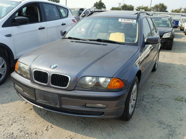 WBAAW33441ET41910 - 2001 BMW 325 IT BLUE photo 2