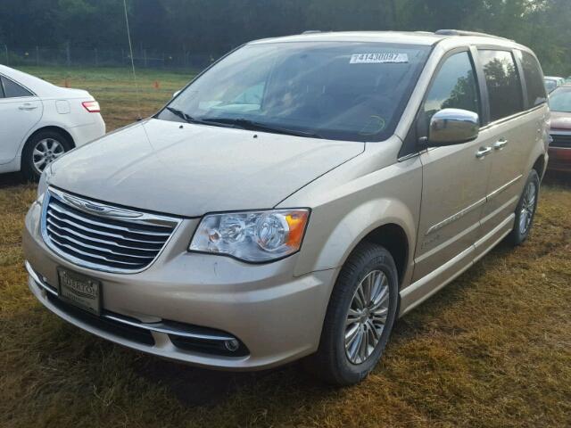 2C4RC1CG1DR662209 - 2013 CHRYSLER TOWN & COU GOLD photo 2