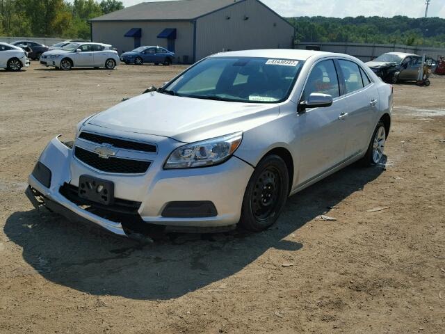 1G11D5RR6DF106567 - 2013 CHEVROLET MALIBU 1LT 银色 照片 2