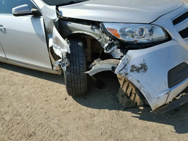 1G11D5RR6DF106567 - 2013 CHEVROLET MALIBU 1LT 银色 照片 9