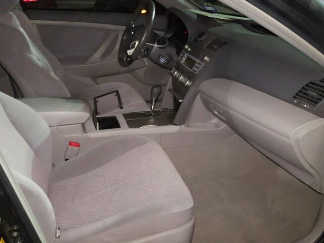 4T1BF3EK5BU620174 - 2011 TOYOTA CAMRY BASE GRAY photo 5