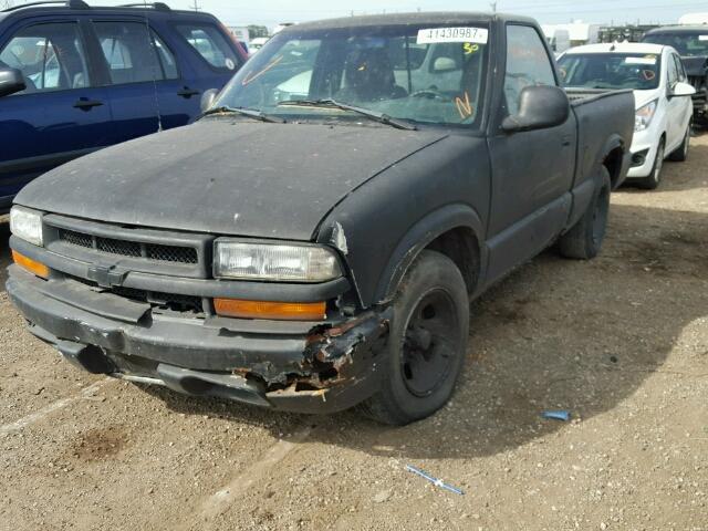 1GCCS1446W8167063 - 1998 CHEVROLET S TRUCK BLACK photo 2