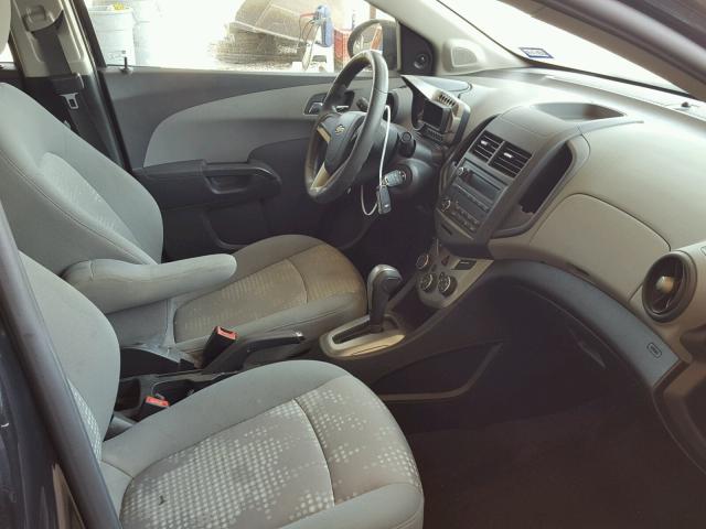 1G1JA5SH8D4125563 - 2013 CHEVROLET SONIC LS 黑色 照片 5