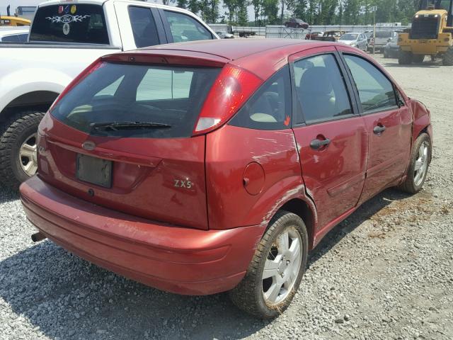 3FAFP37Z94R104915 - 2004 FORD FOCUS ZX5 RED photo 4