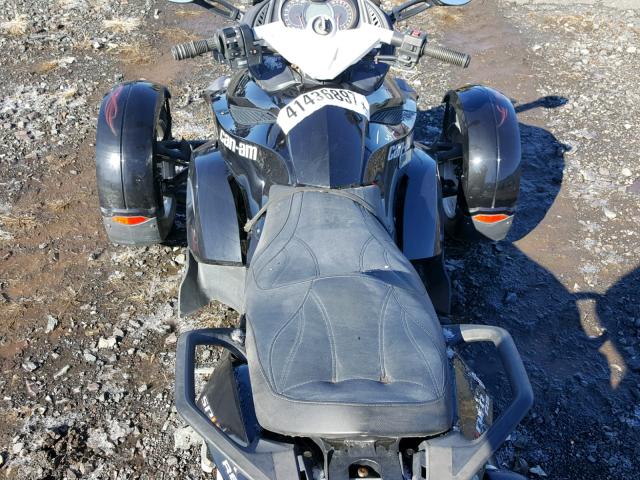 2BXJALA16CV000080 - 2012 CAN-AM SPYDER ROA BLACK photo 5