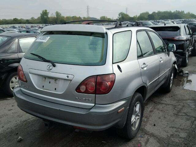 JT6HF10U1X0075429 - 1999 LEXUS RX 300 SILVER photo 4