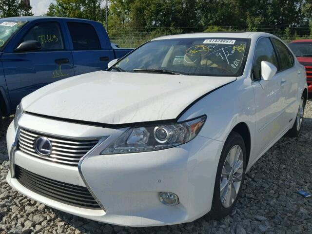 JTHBW1GG4D2013875 - 2013 LEXUS ES WHITE photo 2