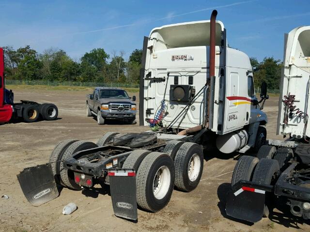 1FUJGLBG7CLBL7608 - 2012 FREIGHTLINER CASCADIA 1 WHITE photo 4