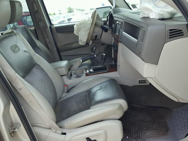 1J8HG68298C129705 - 2008 JEEP COMMANDER BEIGE photo 5