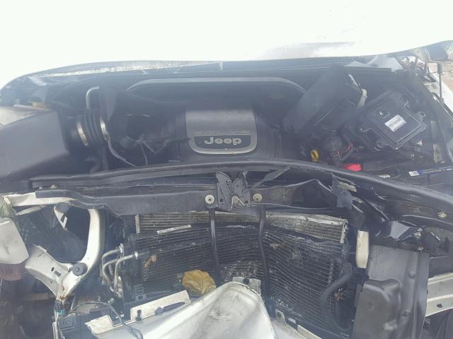 1J8HG68298C129705 - 2008 JEEP COMMANDER BEIGE photo 7