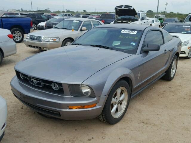 1ZVFT80N375198997 - 2007 FORD MUSTANG SILVER photo 2