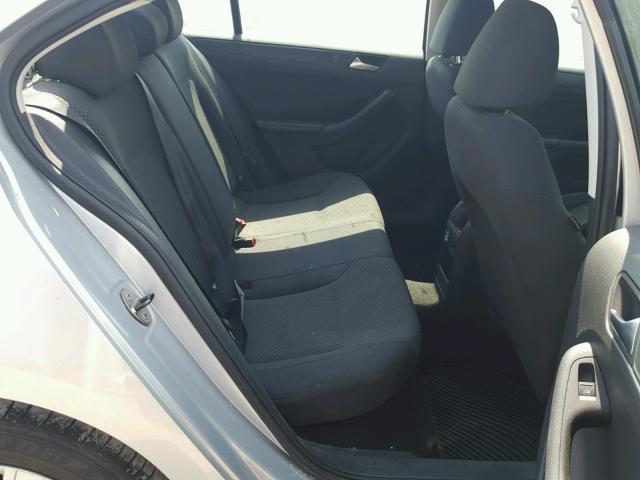 3VW1K7AJ8DM385886 - 2013 VOLKSWAGEN JETTA BASE 银色 照片 6