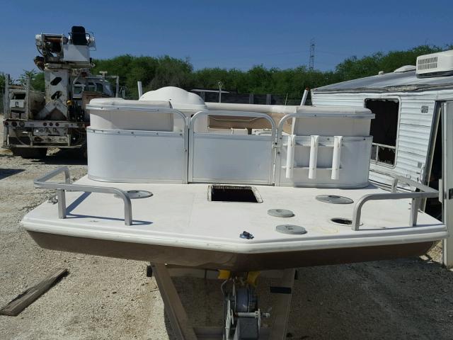 GDYP6011D404 - 2004 HURR BOAT WHITE photo 9