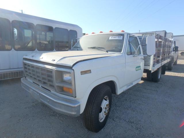 1FDJF37Z2BRA26778 - 1981 FORD F350 WHITE photo 2