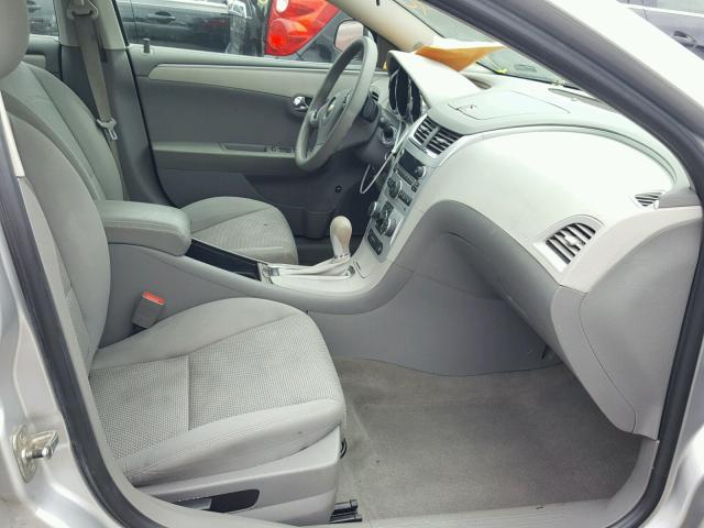 1G1ZC5EB0A4140039 - 2010 CHEVROLET MALIBU 1LT 银色 照片 5
