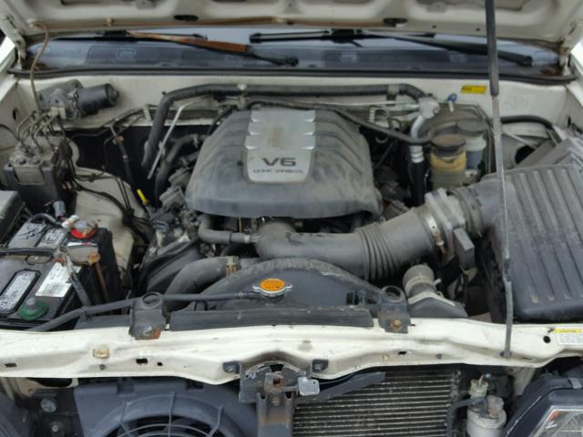 4S6DM58W3Y4403876 - 2000 HONDA PASSPORT E WHITE photo 7