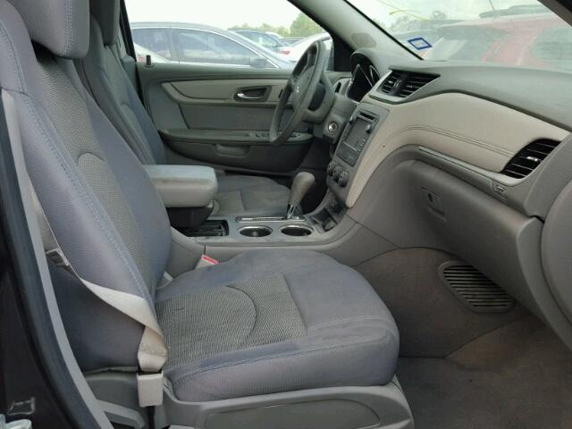 1GNKRFKD9FJ172233 - 2015 CHEVROLET TRAVERSE L GRAY photo 5