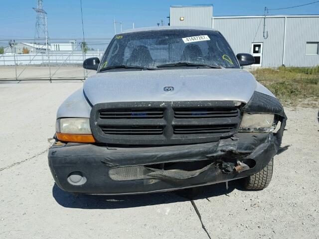 1B7FL26X5YS759695 - 2000 DODGE DAKOTA SILVER photo 9