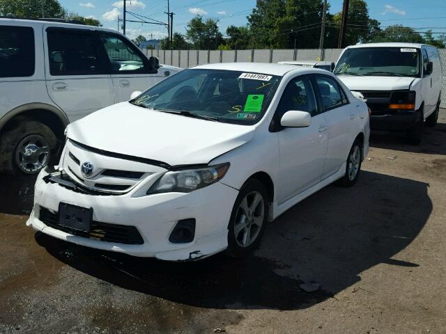 2T1BU4EE0BC629419 - 2011 TOYOTA COROLLA BA WHITE photo 2