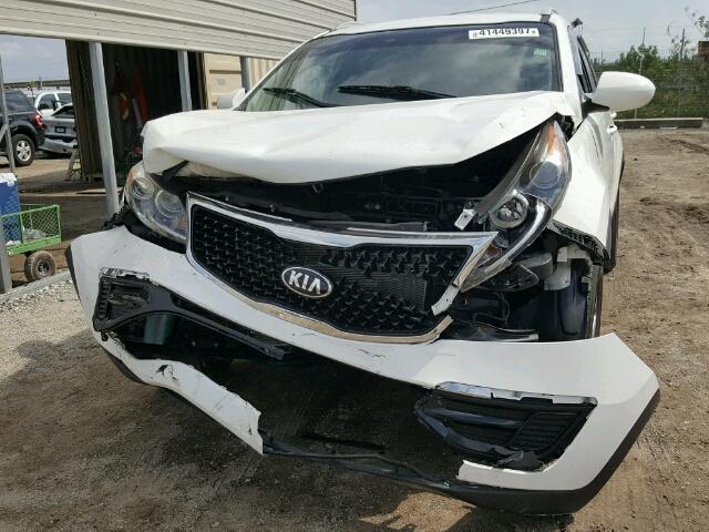 KNDPB3AC3G7795436 - 2016 KIA SPORTAGE WHITE photo 9