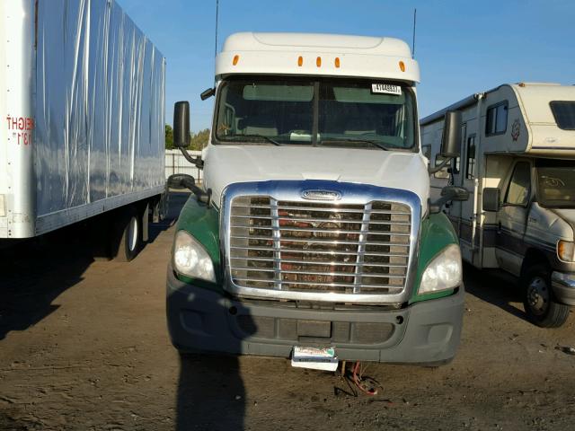 1FUBGKBG6BLBB6886 - 2011 FREIGHTLINER CASCADIA 1 TWO TONE photo 9