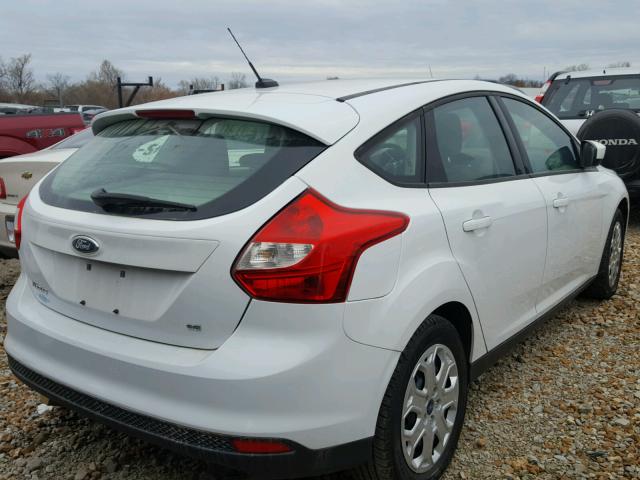 1FAHP3K20CL221945 - 2012 FORD FOCUS WHITE photo 4