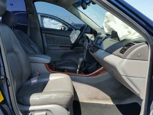 JTDBF30KX20013173 - 2002 TOYOTA CAMRY LE ლურჯი ფოტო 5