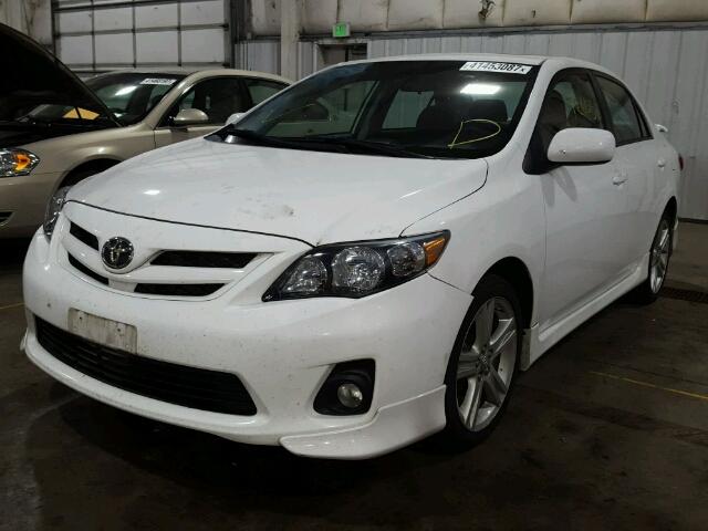 2T1BU4EE4DC101398 - 2013 TOYOTA COROLLA BA WHITE photo 2