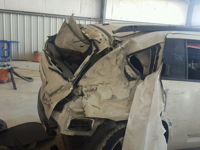 1J4NT4FB3AD521618 - 2010 JEEP COMPASS SP WHITE photo 9