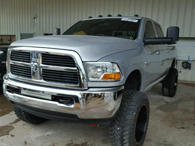 3D7UT2CL9BG518817 - 2011 DODGE RAM 2500 SILVER photo 2