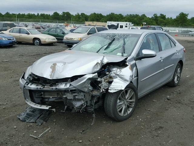 4T1BF1FK2HU367696 - 2017 TOYOTA CAMRY LE 银色 照片 2