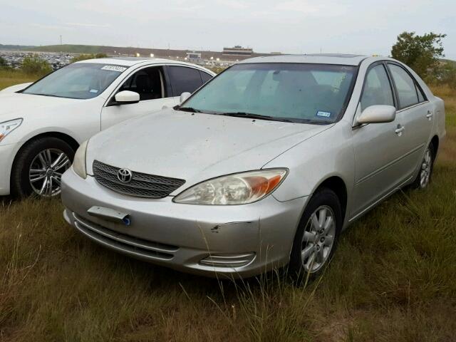 JTDBF30K820017514 - 2002 TOYOTA CAMRY SILVER photo 2