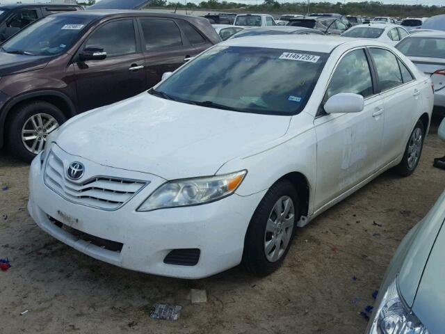 4T4BF3EK2AR049618 - 2010 TOYOTA CAMRY BASE WHITE photo 2