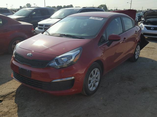 KNADM4A31H6015585 - 2017 KIA RIO RED photo 2