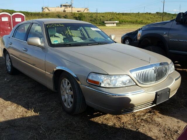 2LNHM82V28X639889 - 2008 LINCOLN TOWN CAR S GOLD photo 1