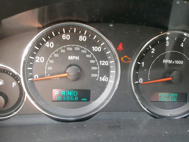 1J8HG48K17C611927 - 2007 JEEP COMMANDER RED photo 8