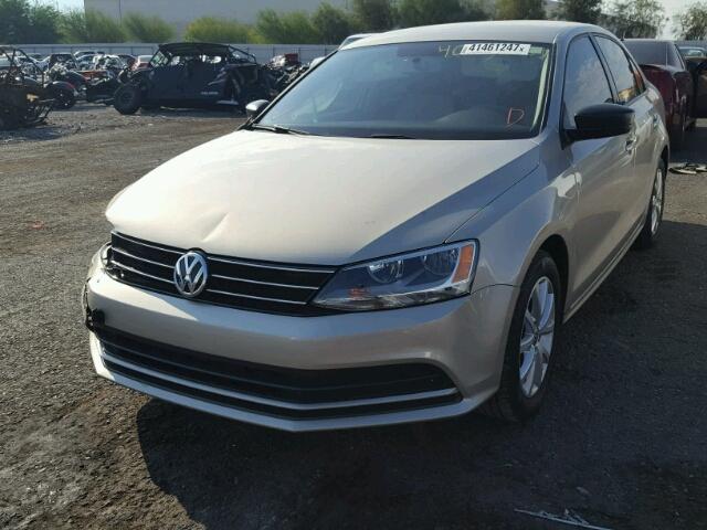 3VWD17AJXFM325529 - 2015 VOLKSWAGEN JETTA SE SILVER photo 2