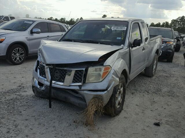 1N6AD06U66C427447 - 2006 NISSAN FRONTIER K GRAY photo 2