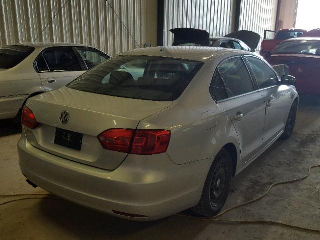 3VW1K7AJ3BM329660 - 2011 VOLKSWAGEN JETTA BASE Արծաթագույն լուսանկար 4